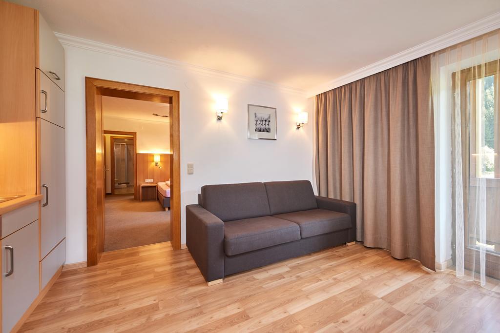 Apartments Neue Post フィルツモース エクステリア 写真